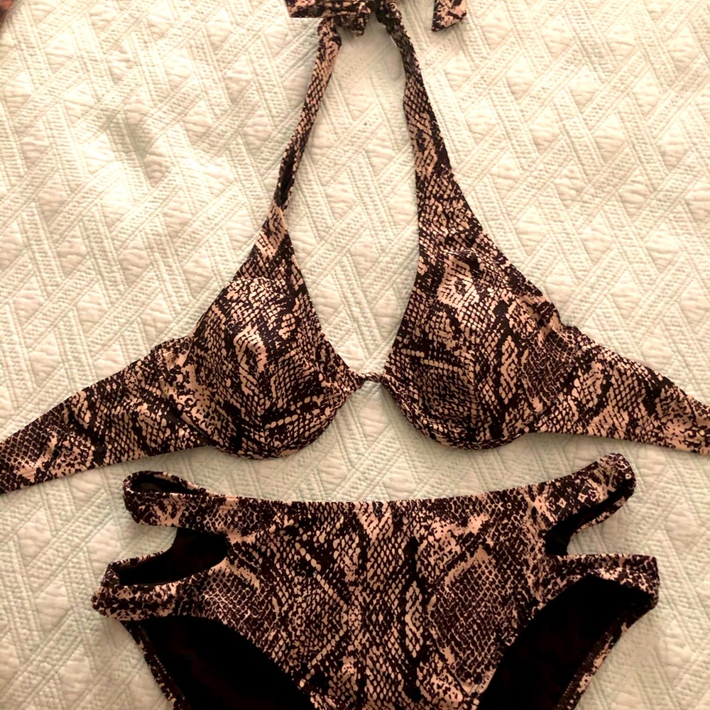 Attention Bikini